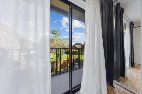Condo in Orlando, Florida, 2 bedrooms  № 2418316 - photo 26