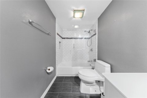 Condo in Orlando, Florida, 2 bedrooms  № 2418316 - photo 28
