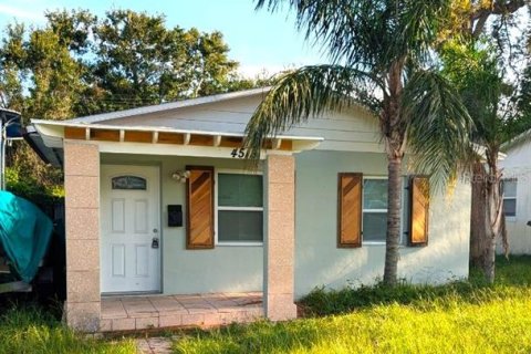 House in Saint Petersburg, Florida 1 bedroom, 53.51 sq.m. № 1866691 - photo 1
