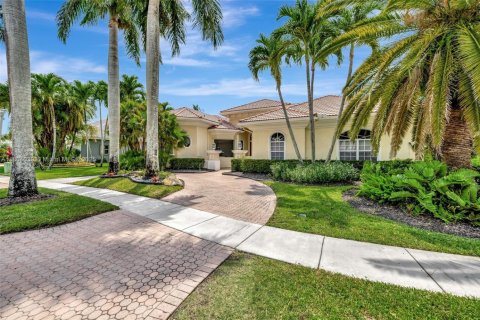 House in Plantation, Florida 5 bedrooms, 294.41 sq.m. № 1746030 - photo 8