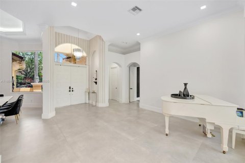 House in Plantation, Florida 5 bedrooms, 294.41 sq.m. № 1746030 - photo 11