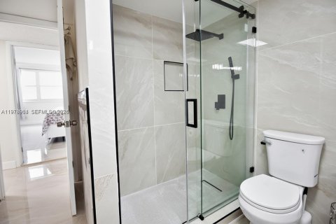 Купить кондоминиум в Халландейл-Бич, Флорида 1 спальня, 76.64м2, № 2044375 - фото 10