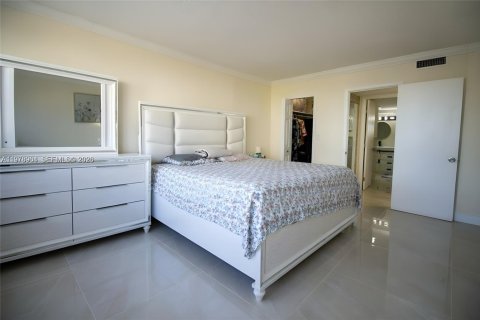 Купить кондоминиум в Халландейл-Бич, Флорида 1 спальня, 76.64м2, № 2044375 - фото 11