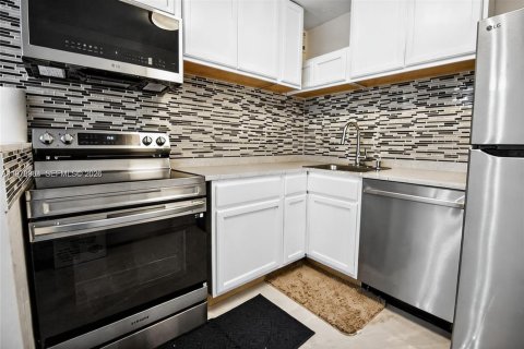 Купить кондоминиум в Халландейл-Бич, Флорида 1 спальня, 76.64м2, № 2044375 - фото 6