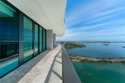 Copropriété à vendre à Miami, Floride: 5 chambres, 268.21 m2 № 1978663 - photo 9