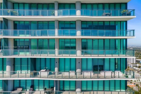 Copropriété à vendre à Miami, Floride: 5 chambres, 268.21 m2 № 1978663 - photo 28