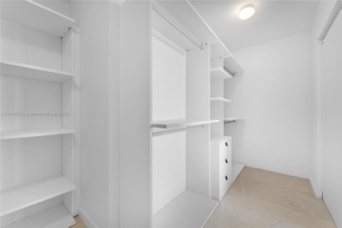 Copropriété à vendre à Miami, Floride: 5 chambres, 268.21 m2 № 1978663 - photo 21