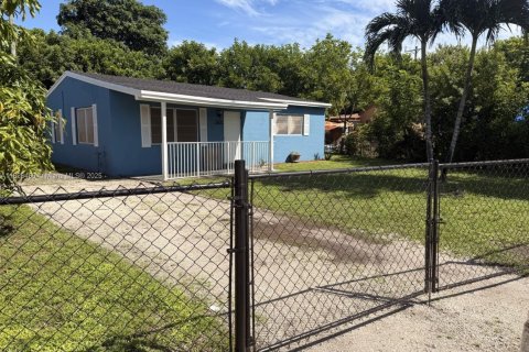 Купить виллу или дом в Форт-Лодердейл, Флорида 2 спальни, 84.54м2, № 1941583 - фото 2