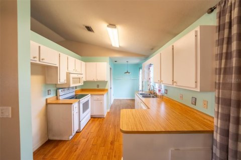 House in Ocala, Florida 3 bedrooms, 130.99 sq.m. № 1591687 - photo 10