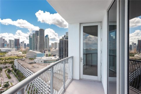 Condo in Miami, Florida, 2 bedrooms  № 1140648 - photo 17