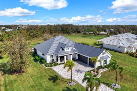 House in Punta Gorda, Florida 3 bedrooms, 219.62 sq.m. № 1913606 - photo 2