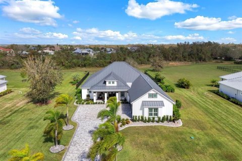 House in Punta Gorda, Florida 3 bedrooms, 219.62 sq.m. № 1913606 - photo 1