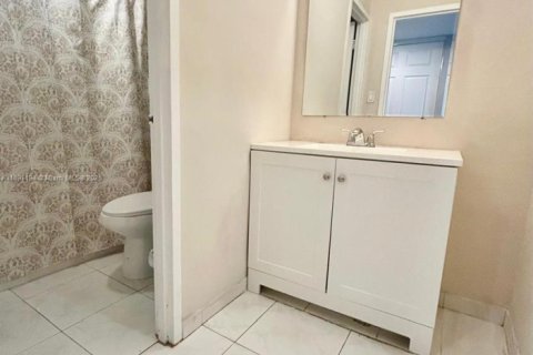 Condo in Miami Beach, Florida  № 1944543 - photo 6