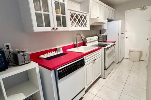 Condo in Miami Beach, Florida  № 1944543 - photo 4