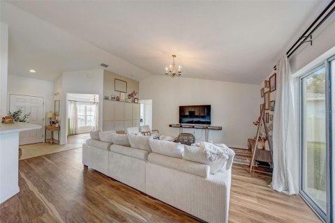 House in Winter Haven, Florida 3 bedrooms, 166.48 sq.m. № 1673567 - photo 10