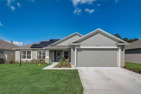 House in Winter Haven, Florida 3 bedrooms, 166.48 sq.m. № 1673567 - photo 1