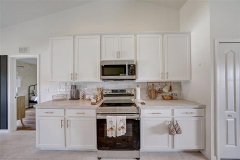 House in Winter Haven, Florida 3 bedrooms, 166.48 sq.m. № 1673567 - photo 25