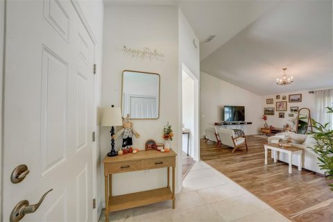 House in Winter Haven, Florida 3 bedrooms, 166.48 sq.m. № 1673567 - photo 16