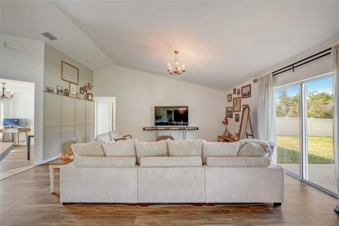 House in Winter Haven, Florida 3 bedrooms, 166.48 sq.m. № 1673567 - photo 9