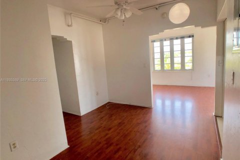 Condominio en alquiler en Miami Beach, Florida, 30.19 m2 № 1993622 - foto 3
