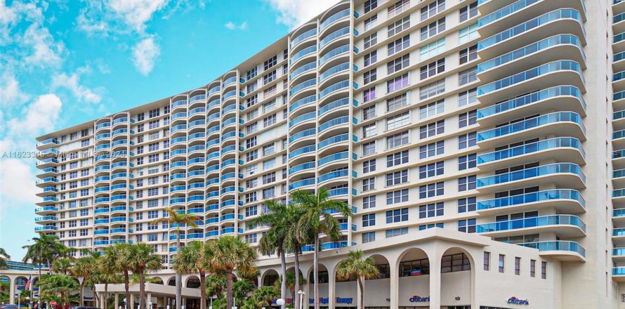 Condominio en Hollywood, Florida, 2 dormitorios № 1875363