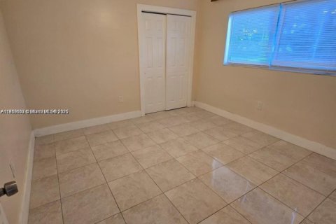 Appartement à louer à North Miami, Floride: 1 chambre, 233.09 m2 № 1966618 - photo 4