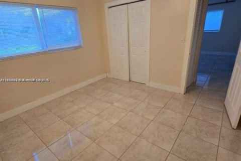 Appartement à louer à North Miami, Floride: 1 chambre, 233.09 m2 № 1966618 - photo 5