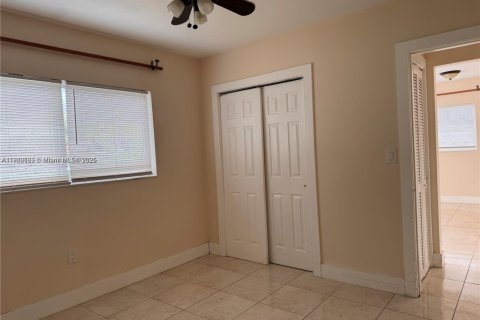 Appartement à louer à North Miami, Floride: 1 chambre, 233.09 m2 № 1966618 - photo 2