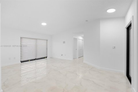 Купить виллу или дом в Хайалиа, Флорида 4 спальни, 125.7м2, № 1995835 - фото 3