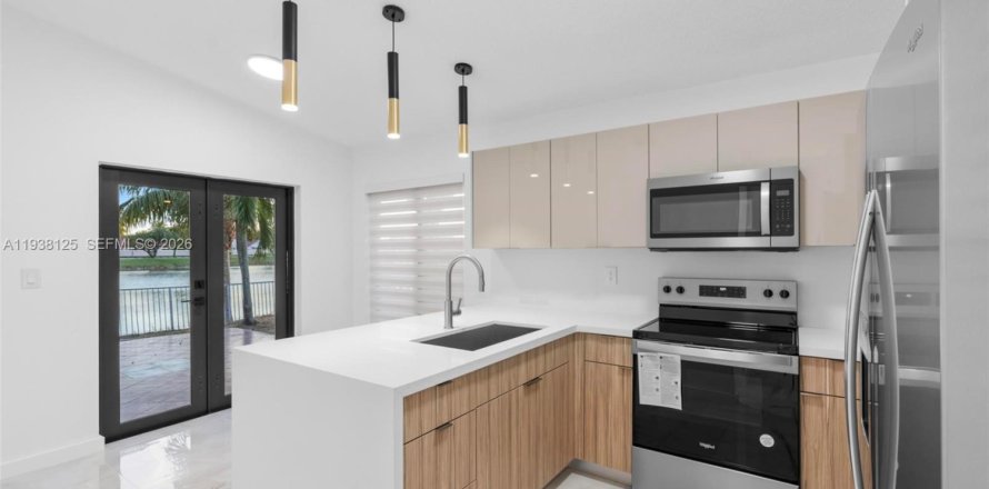 Дом в Хайалиа, Флорида 4 спальни, 125.7м2 № 1995835