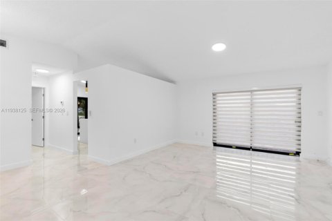 Купить виллу или дом в Хайалиа, Флорида 4 спальни, 125.7м2, № 1995835 - фото 7