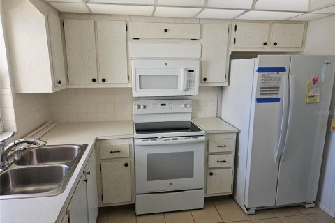 Copropriété à louer à Saint Petersburg, Floride: 1 chambre, 75.72 m2 № 1901470 - photo 3