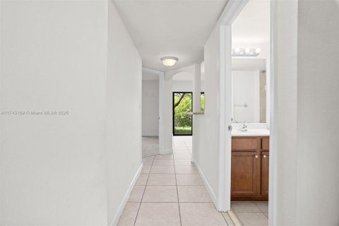 Condo in Cutler Bay, Florida, 2 bedrooms № 1958515 - photo 6