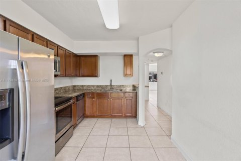 Condo in Cutler Bay, Florida, 2 bedrooms № 1958515 - photo 2