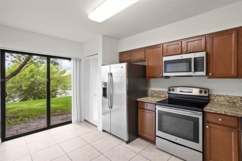 Купить кондоминиум в Катлер-Бей, Флорида 2 спальни, 75.16м2, № 1958515 - фото 30