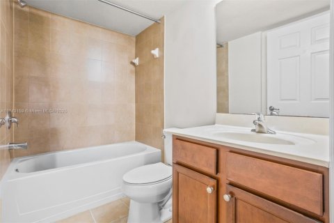 Condo in Cutler Bay, Florida, 2 bedrooms № 1958515 - photo 10