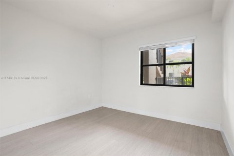 Condo in Cutler Bay, Florida, 2 bedrooms № 1958515 - photo 4