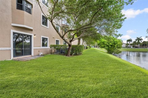 Condo in Cutler Bay, Florida, 2 bedrooms № 1958515 - photo 12