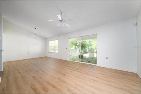 Townhouse in Gainesville, Florida 2 bedrooms, 116.13 sq.m. № 2233721 - photo 6