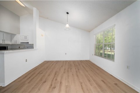Townhouse in Gainesville, Florida 2 bedrooms, 116.13 sq.m. № 2233721 - photo 8