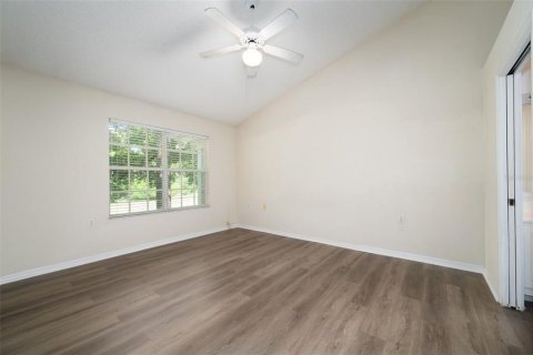 Townhouse in Gainesville, Florida 2 bedrooms, 116.13 sq.m. № 2233721 - photo 13
