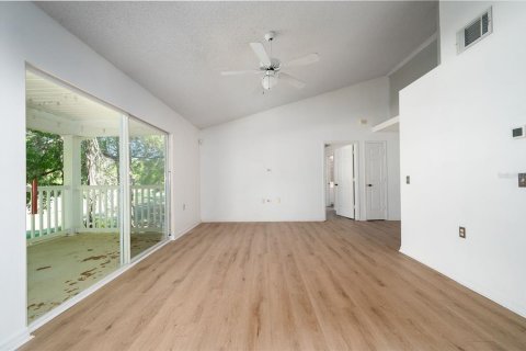Townhouse in Gainesville, Florida 2 bedrooms, 116.13 sq.m. № 2233721 - photo 7