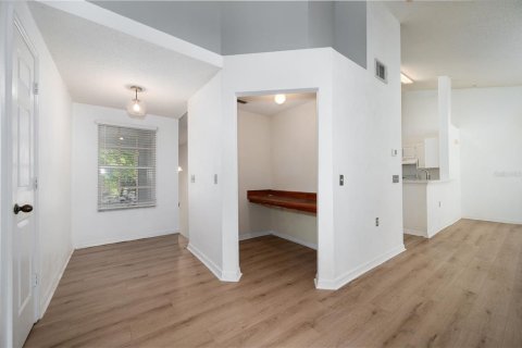 Townhouse in Gainesville, Florida 2 bedrooms, 116.13 sq.m. № 2233721 - photo 5