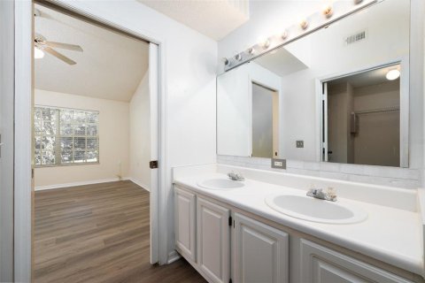 Townhouse in Gainesville, Florida 2 bedrooms, 116.13 sq.m. № 2233721 - photo 17