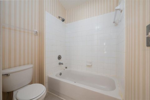 Townhouse in Gainesville, Florida 2 bedrooms, 116.13 sq.m. № 2233721 - photo 18