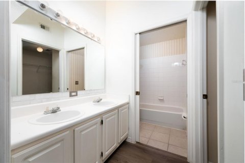 Townhouse in Gainesville, Florida 2 bedrooms, 116.13 sq.m. № 2233721 - photo 16