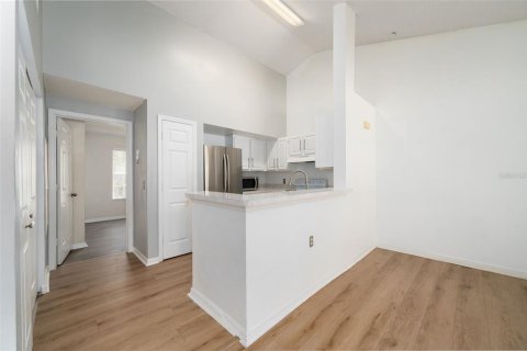 Townhouse in Gainesville, Florida 2 bedrooms, 116.13 sq.m. № 2233721 - photo 9