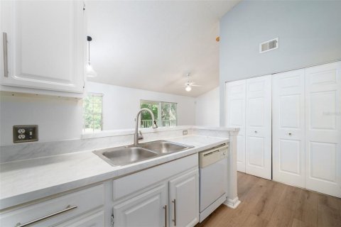 Townhouse in Gainesville, Florida 2 bedrooms, 116.13 sq.m. № 2233721 - photo 11