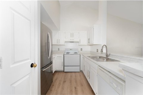 Townhouse in Gainesville, Florida 2 bedrooms, 116.13 sq.m. № 2233721 - photo 12