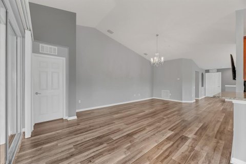 Condo in Riverview, Florida, 2 bedrooms  № 2222659 - photo 9